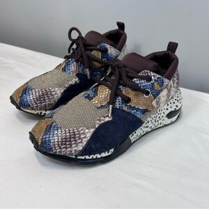 Steve Madden Cliff sneakers in a navy blue silver multi-snake colorway, size 9